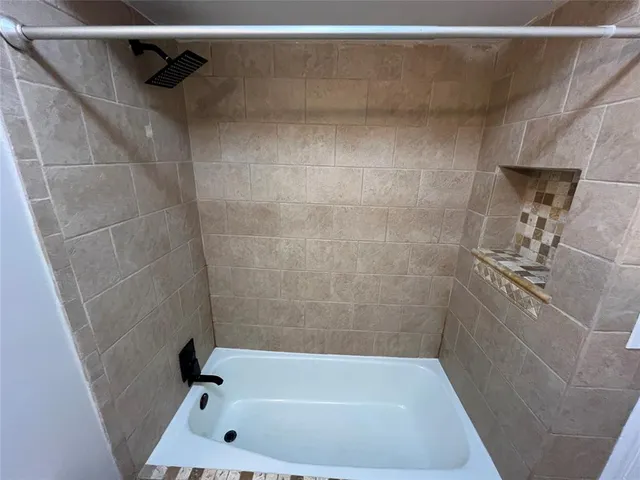 $2,350 | 428 Tiffany Trail, Richardson, TX 75081