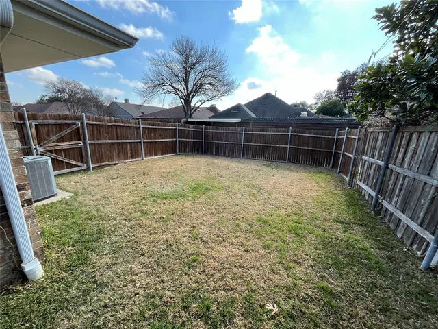 $2,350 | 428 Tiffany Trail, Richardson, TX 75081