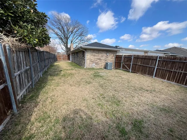 $2,350 | 428 Tiffany Trail, Richardson, TX 75081