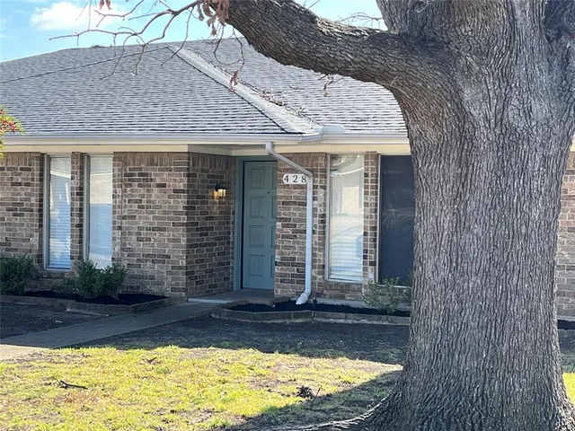 $2,350 | 428 Tiffany Trail, Richardson, TX 75081