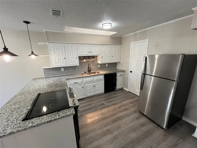 $2,350 | 428 Tiffany Trail, Richardson, TX 75081