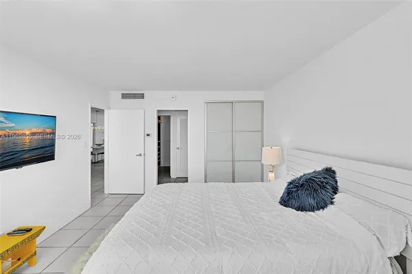 $4,900 | 5161 Collins Avenue, Unit 1017, Miami Beach, FL 33140