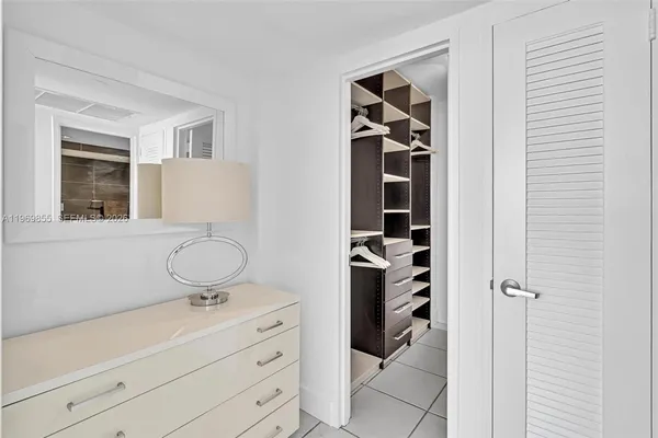 $4,900 | 5161 Collins Avenue, Unit 1017, Miami Beach, FL 33140