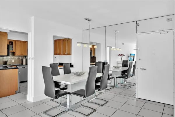 $4,900 | 5161 Collins Avenue, Unit 1017, Miami Beach, FL 33140