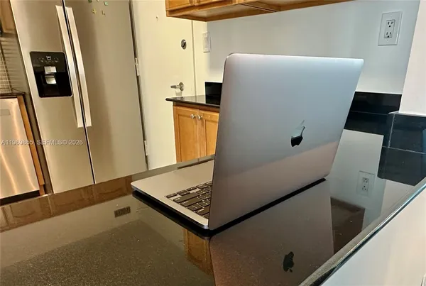 $4,900 | 5161 Collins Avenue, Unit 1017, Miami Beach, FL 33140