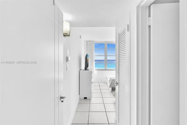 $4,900 | 5161 Collins Avenue, Unit 1017, Miami Beach, FL 33140