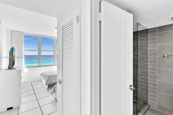 $4,900 | 5161 Collins Avenue, Unit 1017, Miami Beach, FL 33140