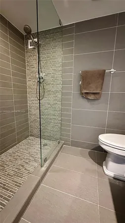 $4,900 | 5161 Collins Avenue, Unit 1017, Miami Beach, FL 33140