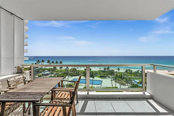 $4,900 | 5161 Collins Avenue, Unit 1017, Miami Beach, FL 33140