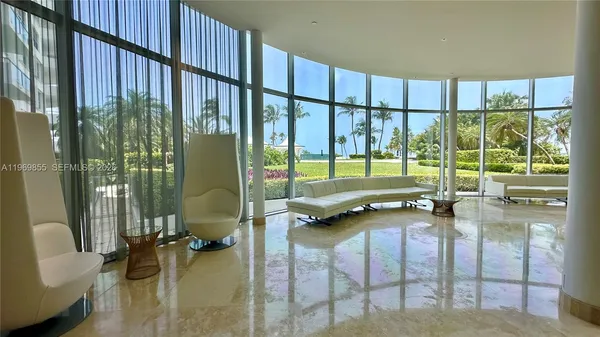 $4,900 | 5161 Collins Avenue, Unit 1017, Miami Beach, FL 33140