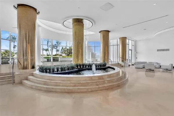 $4,900 | 5161 Collins Avenue, Unit 1017, Miami Beach, FL 33140