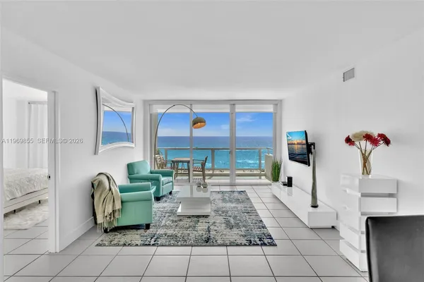 $4,900 | 5161 Collins Avenue, Unit 1017, Miami Beach, FL 33140
