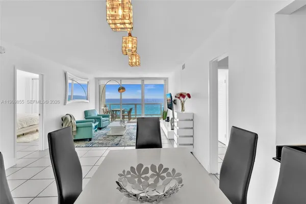 $4,900 | 5161 Collins Avenue, Unit 1017, Miami Beach, FL 33140