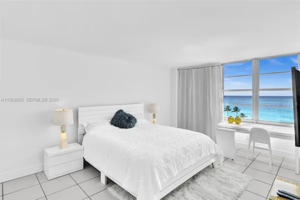 $4,900 | 5161 Collins Avenue, Unit 1017, Miami Beach, FL 33140