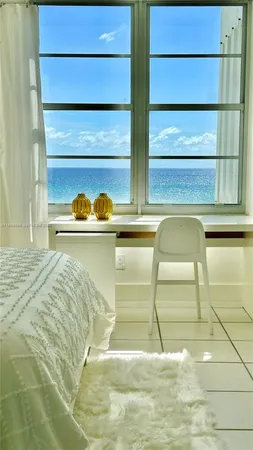 $4,900 | 5161 Collins Avenue, Unit 1017, Miami Beach, FL 33140