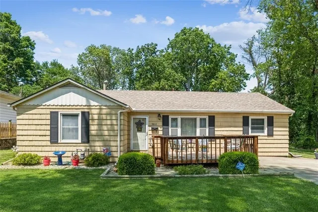 $165,500 | 9812 East Linwood Boulevard, Independence, MO 64052