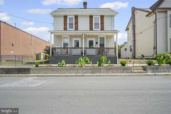 $246,900 | 104 North Locust Street, Palmyra, PA 17078