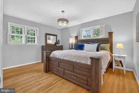 $1,250,000 | 915 North Overlook Drive, Alexandria, VA 22305