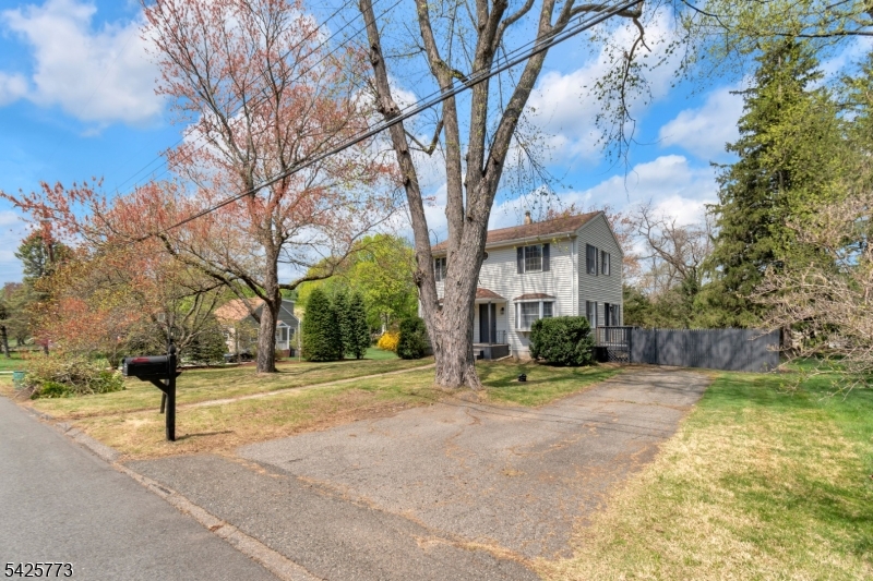 9 Longview Avenue Randolph, NJ 07869 - Photo 3 of 36