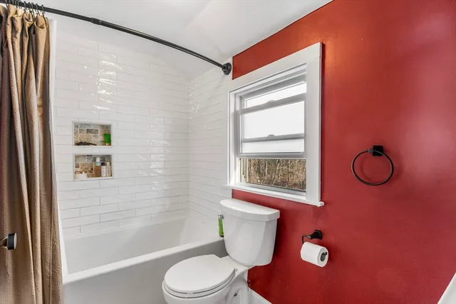 $3,200 | 191 Randolph Street, Unit 2, Abington, MA 02351