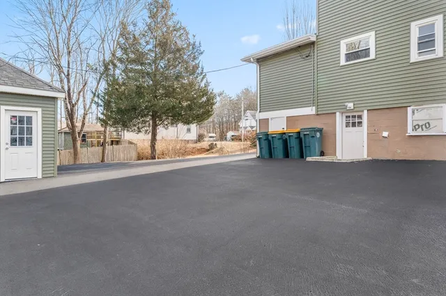 $3,200 | 191 Randolph Street, Unit 2, Abington, MA 02351