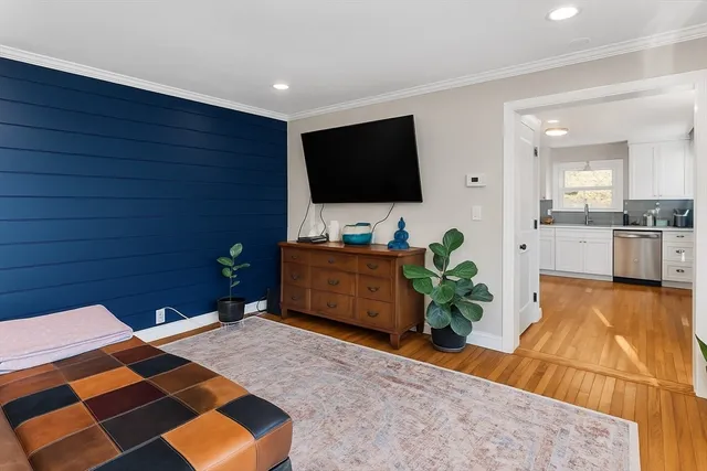 $3,200 | 191 Randolph Street, Unit 2, Abington, MA 02351