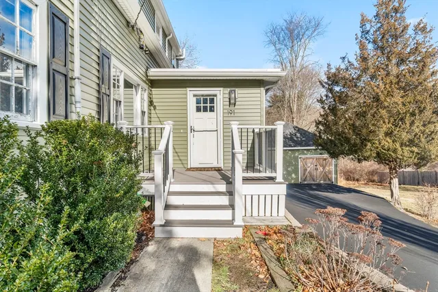 $3,200 | 191 Randolph Street, Unit 2, Abington, MA 02351