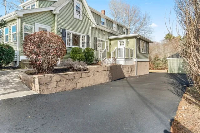 $3,200 | 191 Randolph Street, Unit 2, Abington, MA 02351