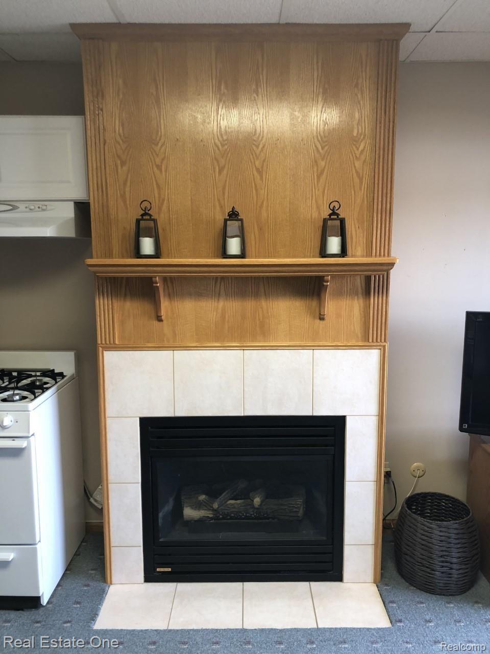 944 Pine Tree Road West Lake Orion, MI 48362 - Photo 44 of 81 Gas fireplace w/heat thermostat
