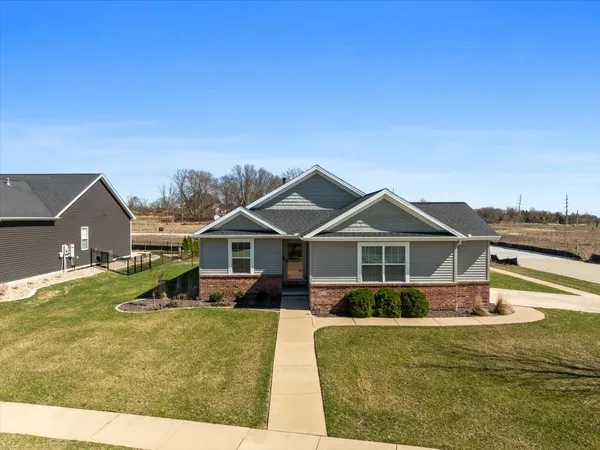 $369,900 | 2614 Handel Drive, Bloomington, IL 61704