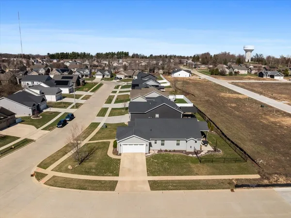 $369,900 | 2614 Handel Drive, Bloomington, IL 61704