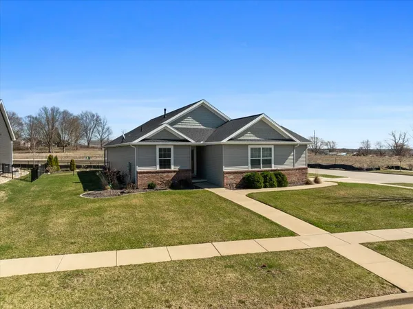 $369,900 | 2614 Handel Drive, Bloomington, IL 61704