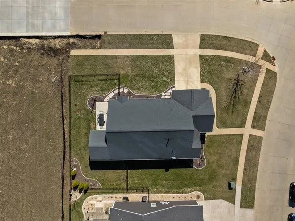 $369,900 | 2614 Handel Drive, Bloomington, IL 61704