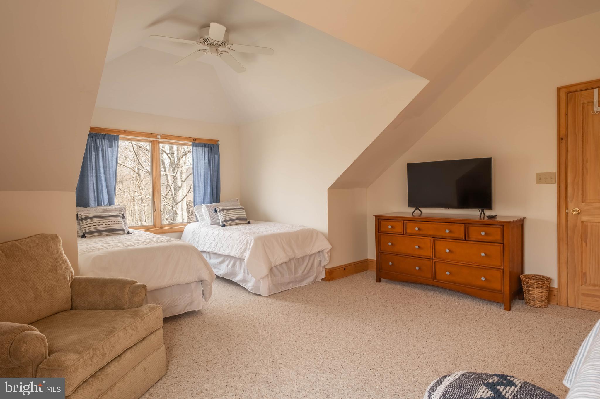 128 Bridgeview Lane Swanton, MD 21561 - Photo 33 of 70 a living room with furniture and a flat screen tv