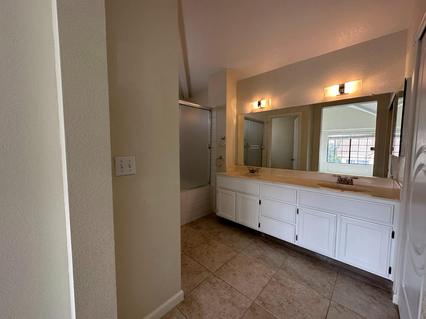 645 Kirby Common Fremont, CA 94539 - Photo 26 of 39 a large bathroom with a double vanity sink a mirror and a bathtub