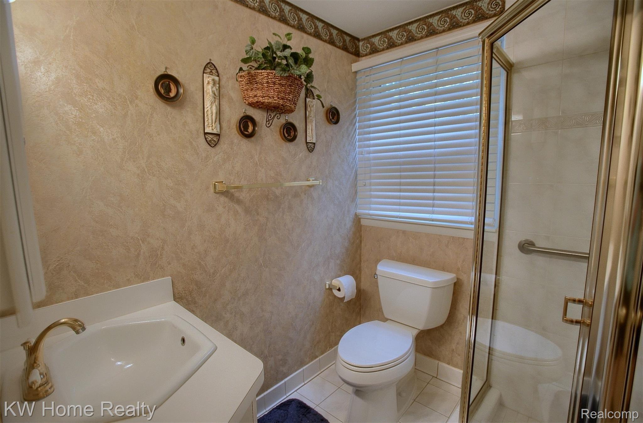 7074 Springridge Road West Bloomfield, MI 48322 - Photo 20 of 34 20-Master Bathroom.jpg