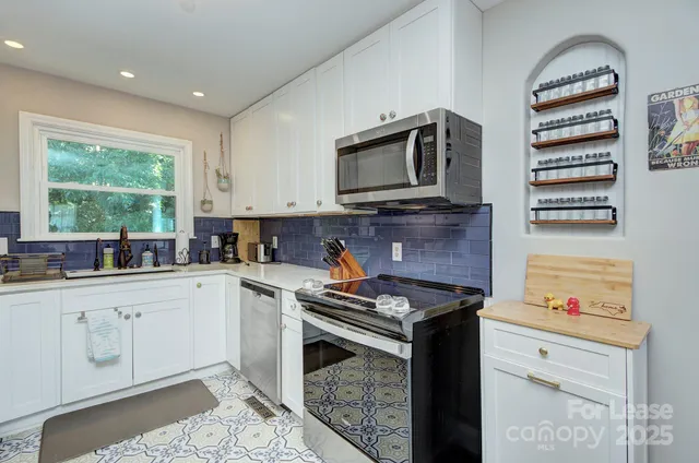 $3,000 | 629 Grandin Road, Charlotte, NC 28208