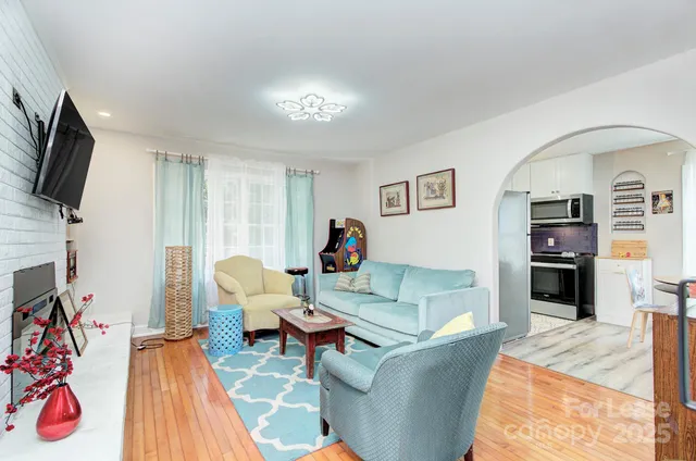 $3,000 | 629 Grandin Road, Charlotte, NC 28208