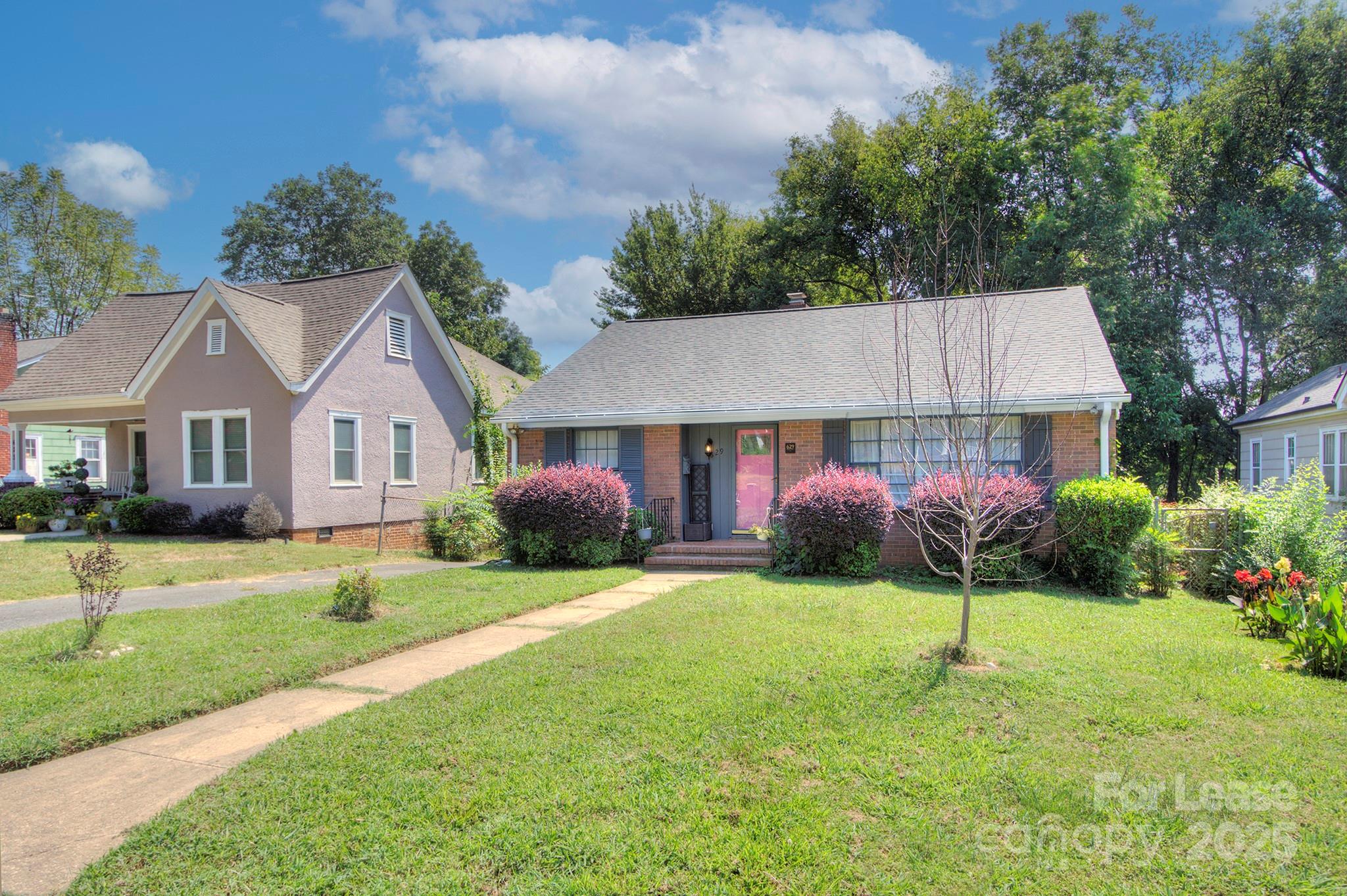 629 Grandin Road Charlotte, NC 28208 - Photo 2 of 31