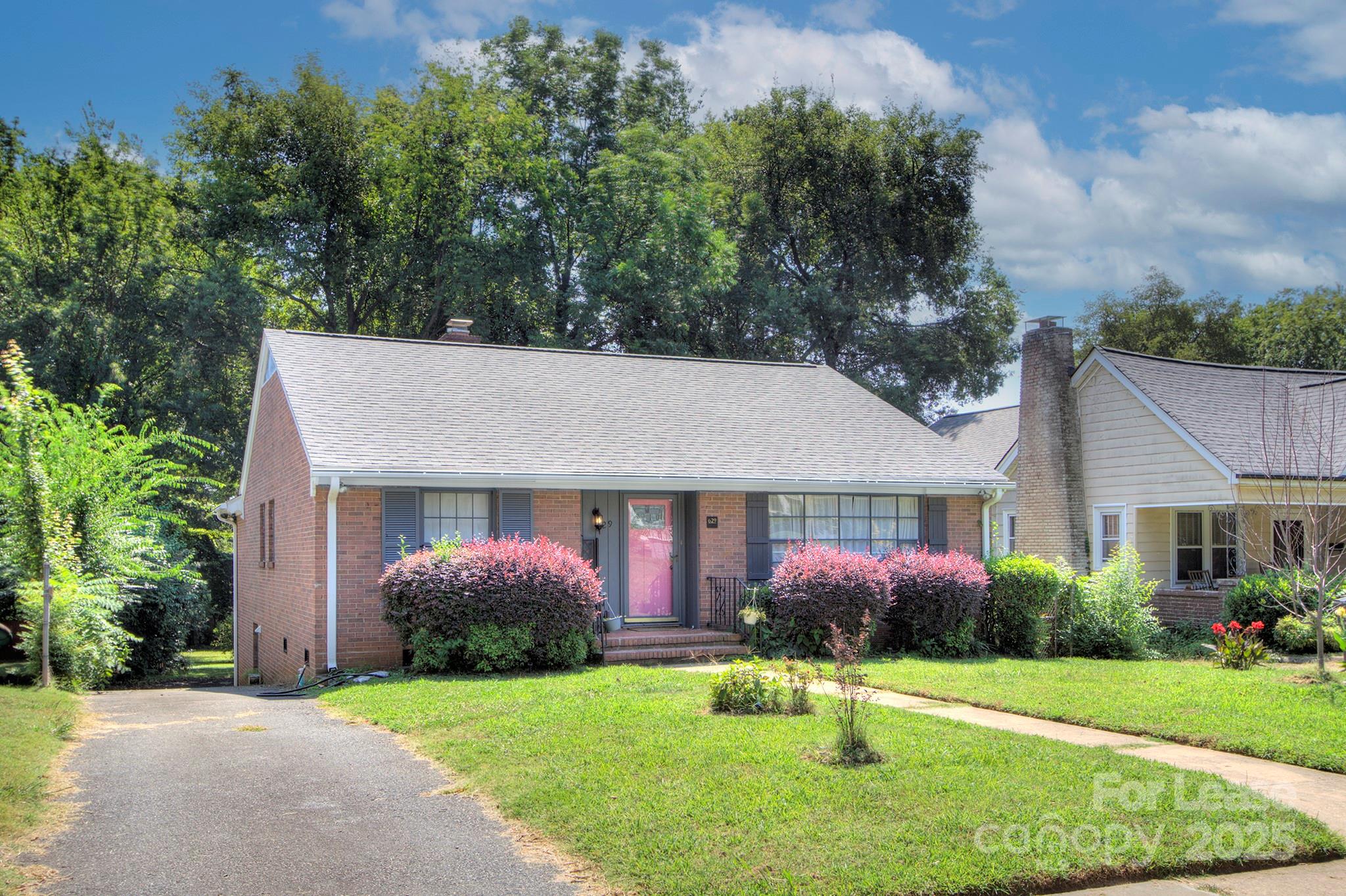 629 Grandin Road Charlotte, NC 28208 - Photo 3 of 31