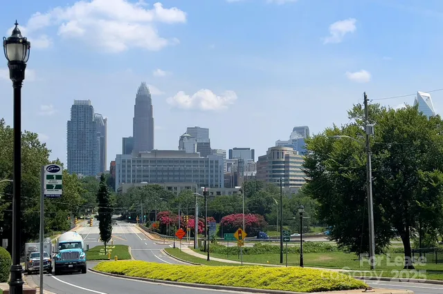 $3,000 | 629 Grandin Road, Charlotte, NC 28208