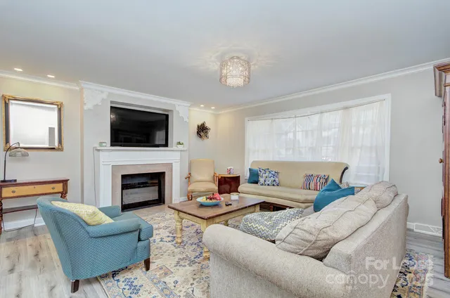 $3,000 | 629 Grandin Road, Charlotte, NC 28208