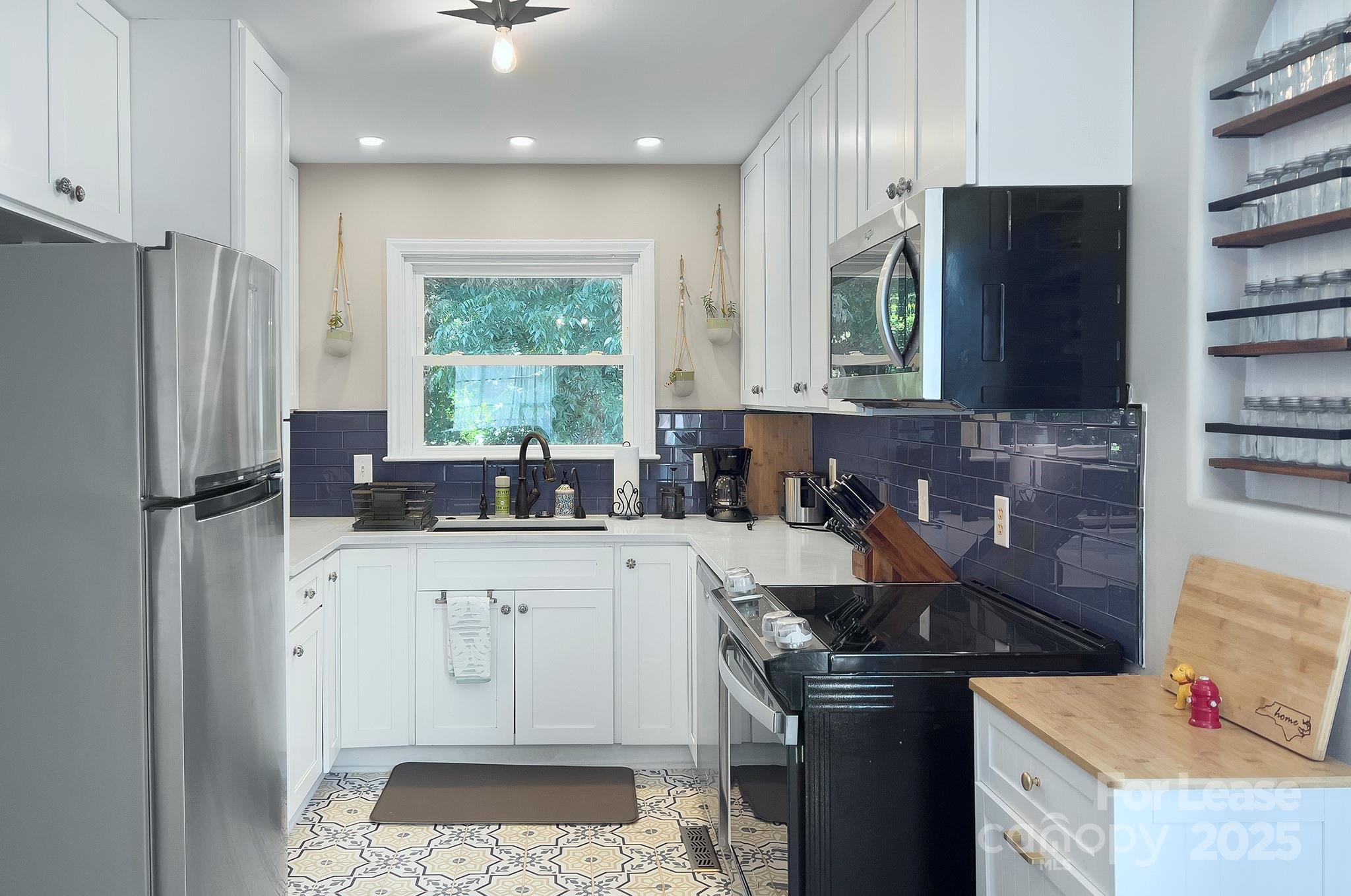 629 Grandin Road Charlotte, NC 28208 - Photo 10 of 31