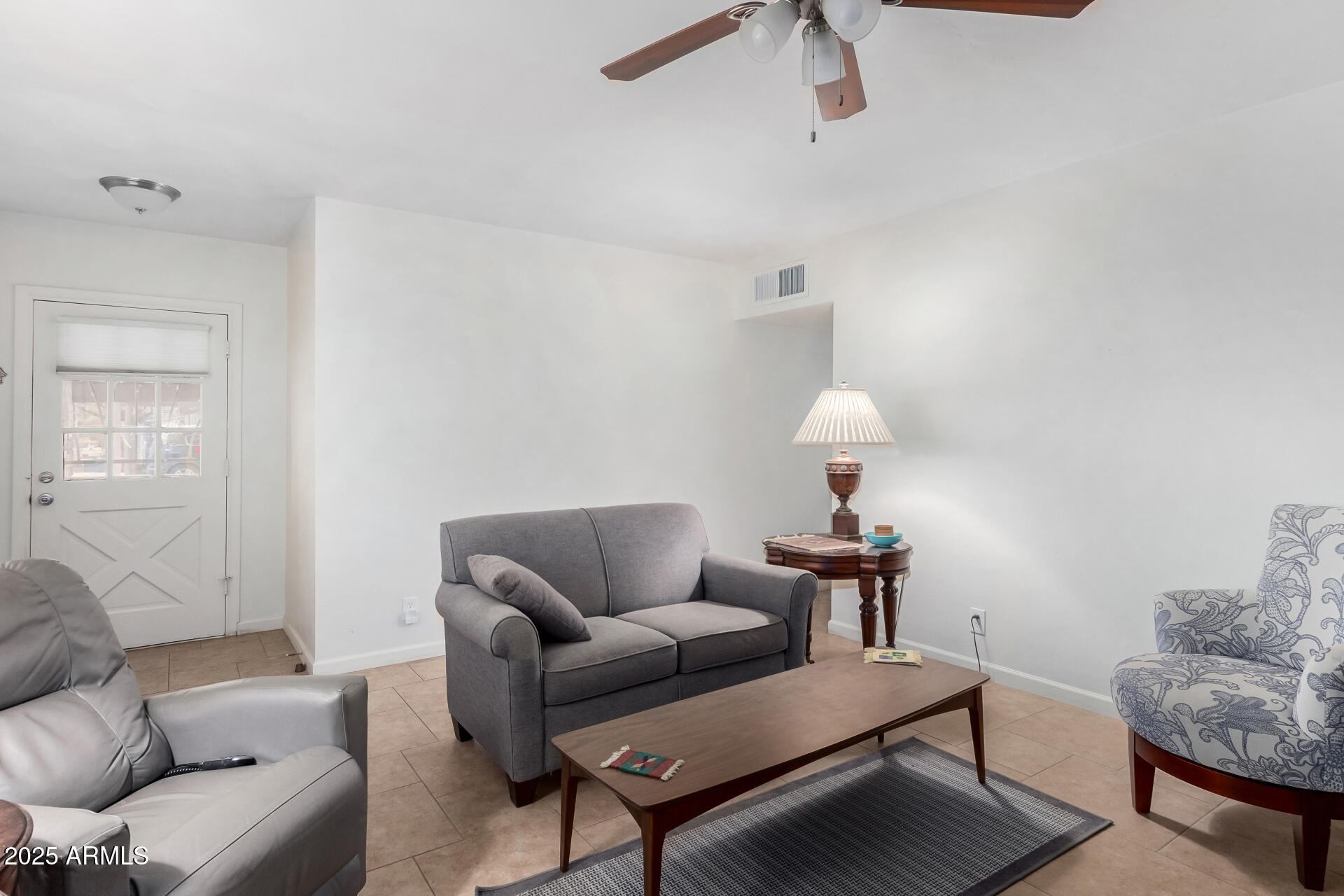 481 West Ivanhoe Place Chandler, AZ 85225 - Photo 11 of 30 Living Room