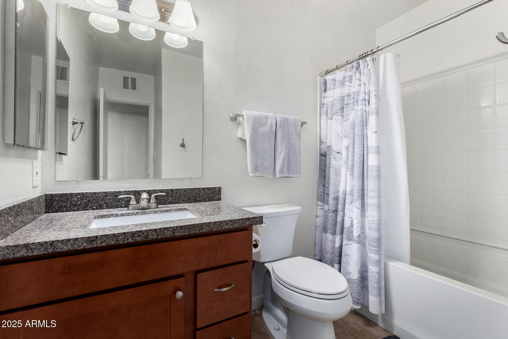 481 West Ivanhoe Place Chandler, AZ 85225 - Photo 20 of 30 Hall Bath