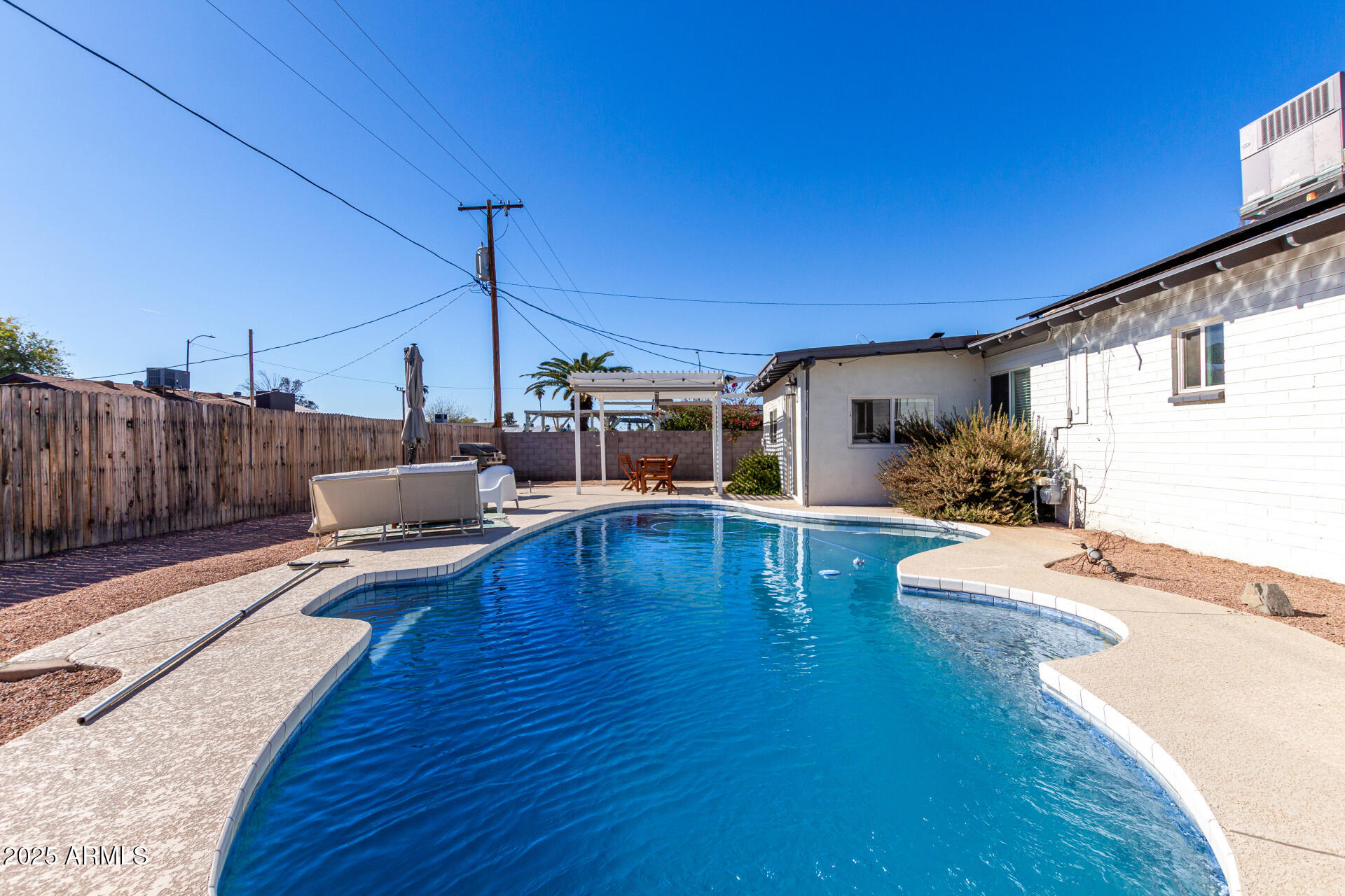 481 West Ivanhoe Place Chandler, AZ 85225 - Photo 24 of 30 Sparkling Pool