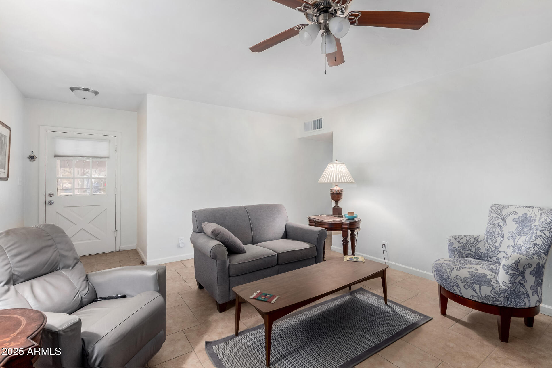481 West Ivanhoe Place Chandler, AZ 85225 - Photo 5 of 30 Living Room