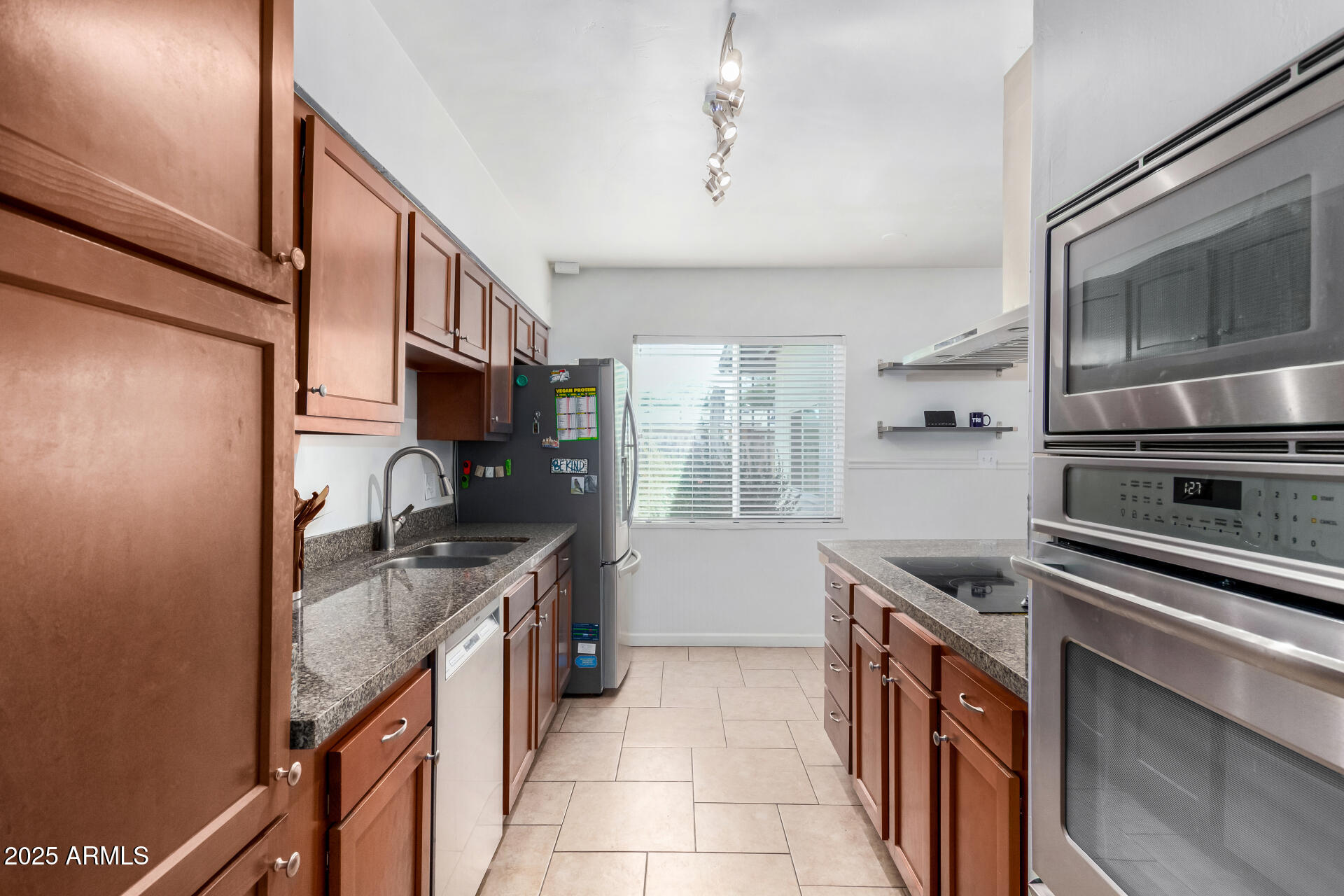 481 West Ivanhoe Place Chandler, AZ 85225 - Photo 7 of 30 Kitchen
