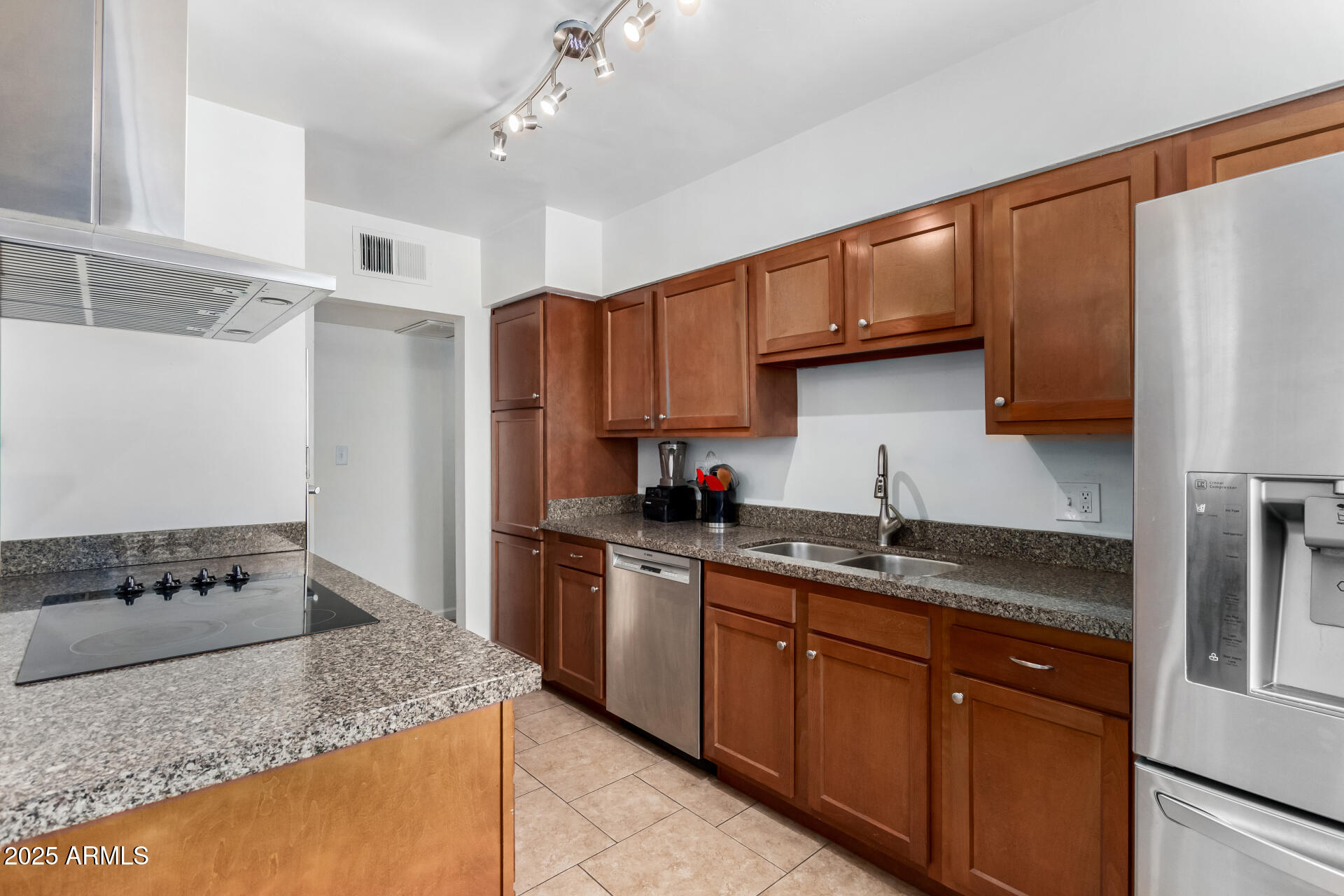 481 West Ivanhoe Place Chandler, AZ 85225 - Photo 9 of 30 Kitchen