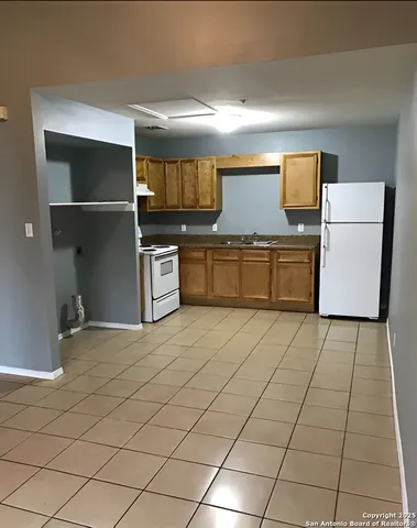 $900 | 7627 Windsor Oaks, San Antonio, TX 78239